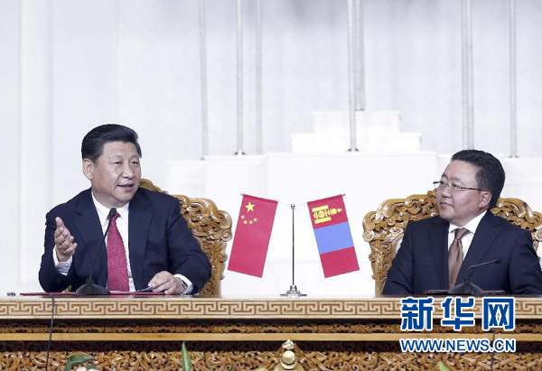 8月21日，國(guó)家主席習(xí)近平在烏蘭巴托同蒙古國(guó)總統(tǒng)額勒貝格道爾吉舉行會(huì)談。會(huì)談后，兩國(guó)元首共同會(huì)見記者。 新華社記者 鞠鵬 攝