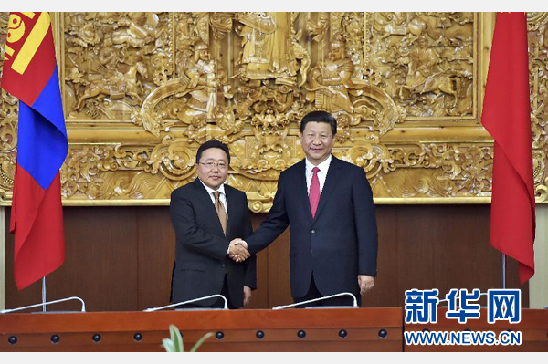 8月21日，國(guó)家主席習(xí)近平在烏蘭巴托同蒙古國(guó)總統(tǒng)額勒貝格道爾吉舉行會(huì)談。 新華社記者 李濤 攝 