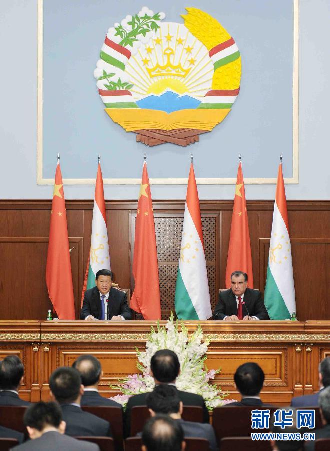 9月13日，國家主席習近平同塔吉克斯坦總統拉赫蒙在杜尚別共同會見記者。 新華社記者謝環馳攝