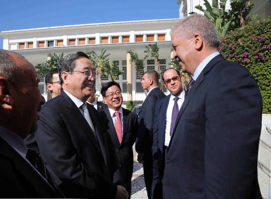 11月2日，正在阿爾及利亞進(jìn)行正式友好訪問(wèn)的全國(guó)政協(xié)主席俞正聲在阿爾及爾會(huì)見(jiàn)阿總理塞拉勒。 新華社記者劉衛(wèi)兵攝
