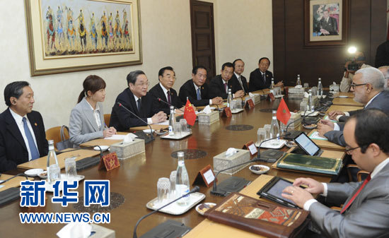 11月3日，全國政協(xié)主席俞正聲在拉巴特會(huì)見摩洛哥政府首腦本&middot;基蘭。 新華社記者 張鐸 攝