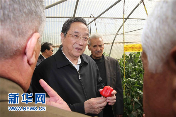 11月8日，正在約旦進行正式友好訪問的全國政協(xié)主席俞正聲在約旦河谷參觀碩果農(nóng)業(yè)合作社。 新華社記者 劉衛(wèi)兵 攝 