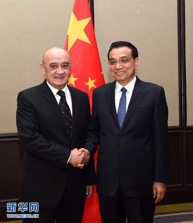 12月16日，中國國務(wù)院總理李克強(qiáng)在貝爾格萊德會(huì)見波黑部長會(huì)議主席貝萬達(dá)。 新華社記者 饒愛民 攝 