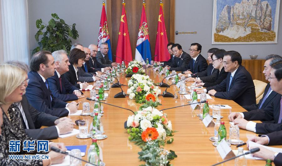 12月18日，國務院總理李克強在貝爾格萊德會見塞爾維亞總統尼科利奇。 新華社記者 黃敬文 攝 