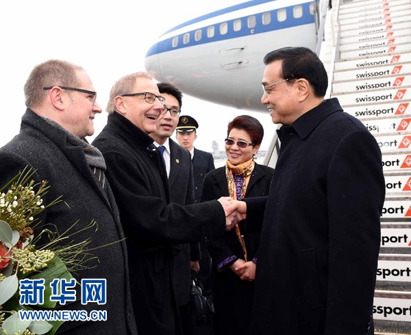 1月20日，中國國務院總理李克強抵達瑞士蘇黎世，出席達沃斯世界經濟論壇年會并對瑞士進行工作訪問。 新華社記者 饒愛民 攝 