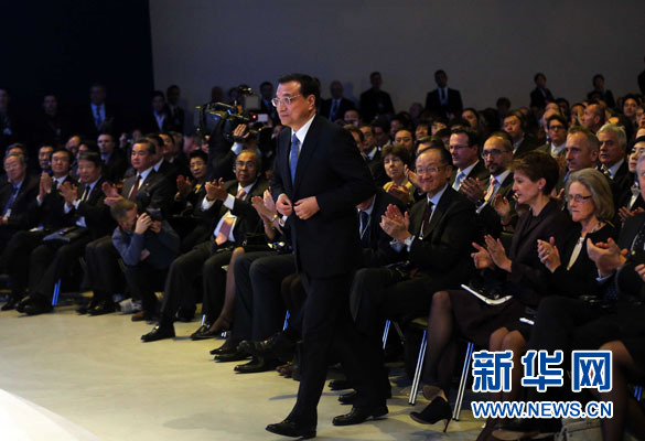 1月21日，中國國務院總理李克強在瑞士達沃斯舉行的世界經濟論壇全會發表特別致辭并回答提問。 新華社記者 劉衛兵 攝