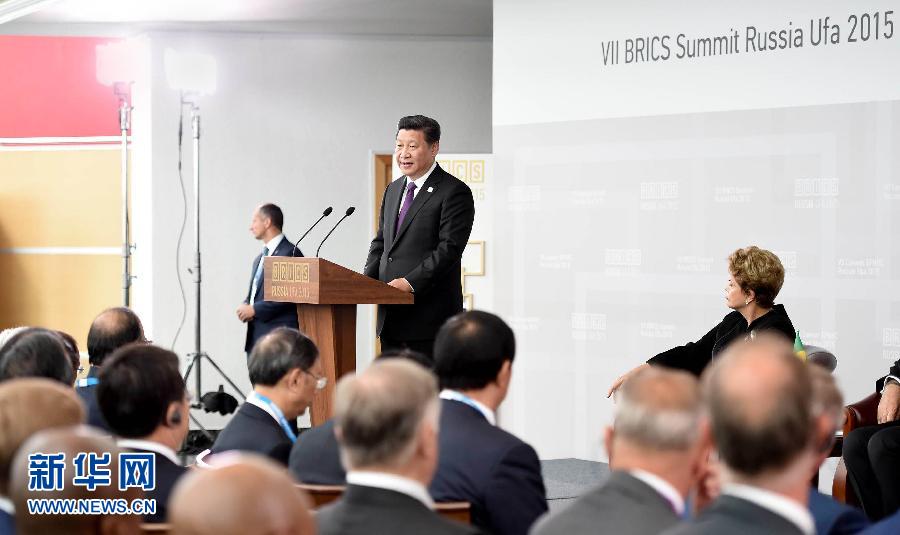 7月9日，金磚國家領導人同金磚國家工商理事會代表對話會在俄羅斯烏法舉行。中國國家主席習近平、俄羅斯總統普京、巴西總統羅塞夫、印度總理莫迪、南非總統祖馬等共同出席。新華社記者 張鐸 攝 