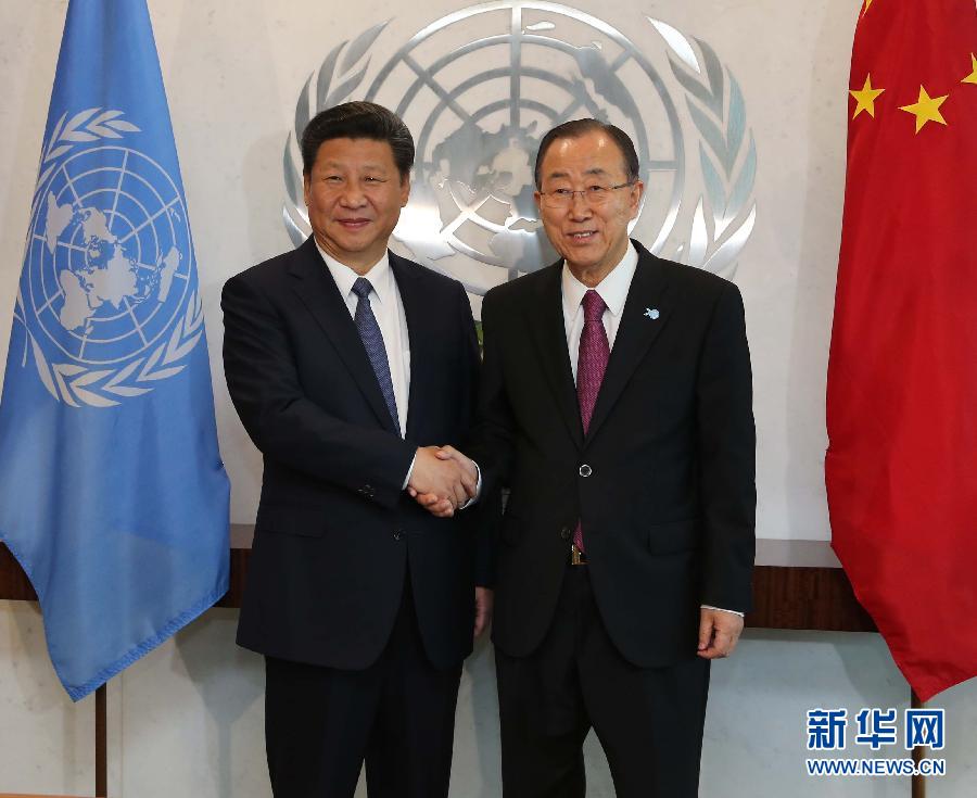 9月26日，國(guó)家主席習(xí)近平在紐約聯(lián)合國(guó)總部會(huì)見(jiàn)聯(lián)合國(guó)秘書(shū)長(zhǎng)潘基文。 新華社記者 劉衛(wèi)兵 攝