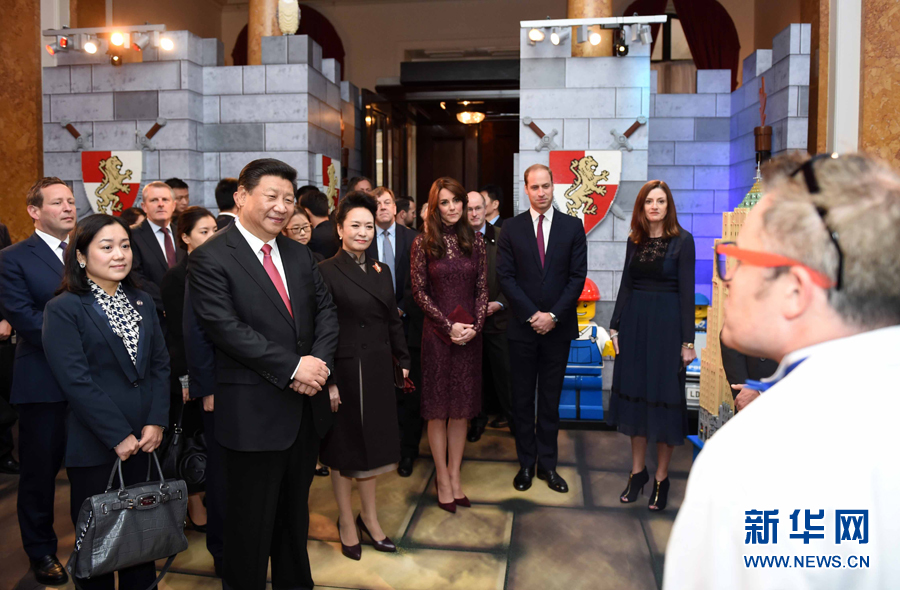 10月21日，國家主席習近平和夫人彭麗媛在英國威廉王子夫婦陪同下，出席在倫敦舉行的中英創意產業展。 新華社記者 張鐸 攝