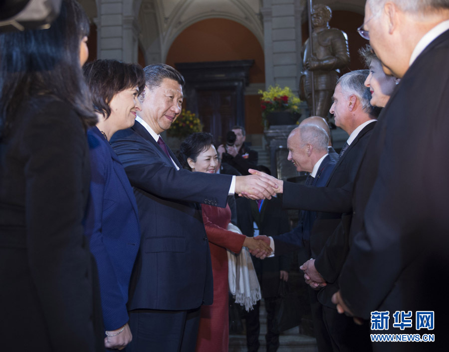 1月15日，國家主席習近平在伯爾尼出席瑞士聯邦委員會全體委員集體舉行的迎接儀式并致辭。 新華社記者 謝環馳 攝