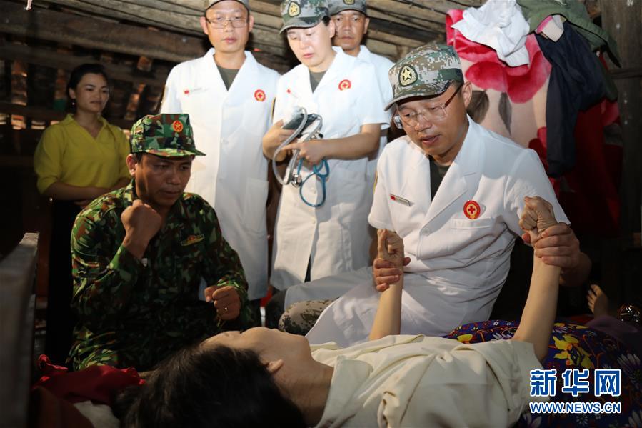 （國際&middot;圖文互動）（2）&ldquo;感謝中國軍醫(yī)帶來康復信心&rdquo;&mdash;&mdash;中國人民解放軍醫(yī)療隊赴越南邊境地區(qū)巡診紀實