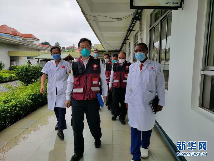 （國際疫情&middot;圖文互動）（3）中國專家組與幾內亞醫護人員交流抗疫經驗