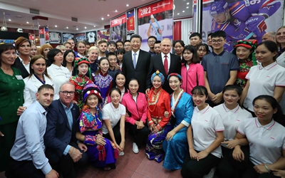 習近平和俄羅斯總統(tǒng)共同訪問&ldquo;海洋&rdquo;全俄兒童中心