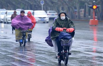 氣溫&ldquo;跳水&rdquo; 風雨來襲