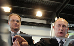 普京參觀科技展 戴3D墨鏡?？?高清)